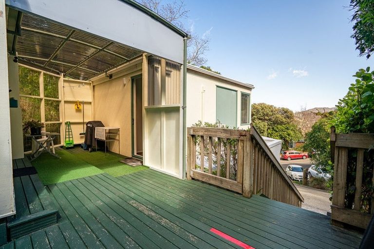 Photo of property in 2 Huntingdon Street, Northland, Wellington, 6012