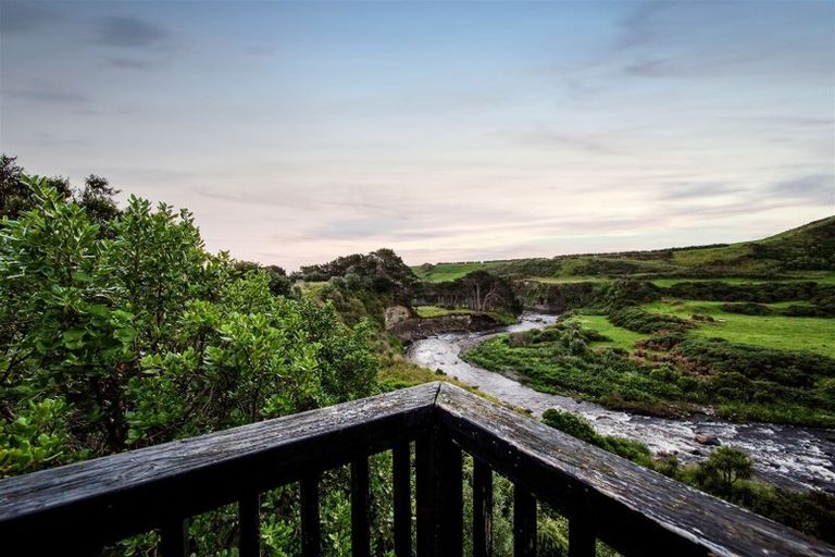 Photo of property in 18 Ohawe Terrace, Ohawe, Hawera, 4671