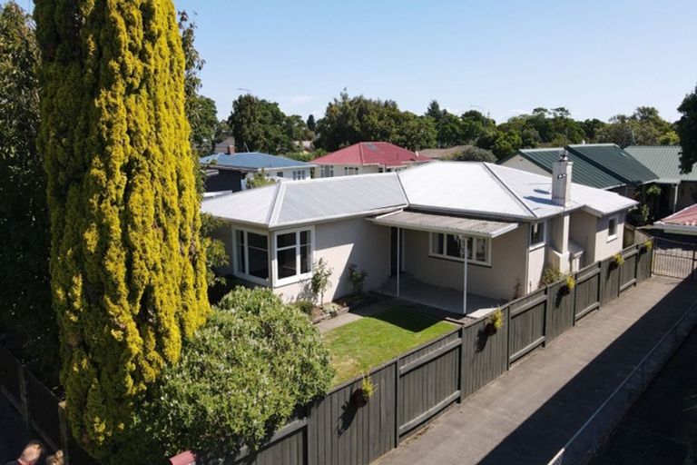 Photo of property in 4 Alton Place, Hokowhitu, Palmerston North, 4410