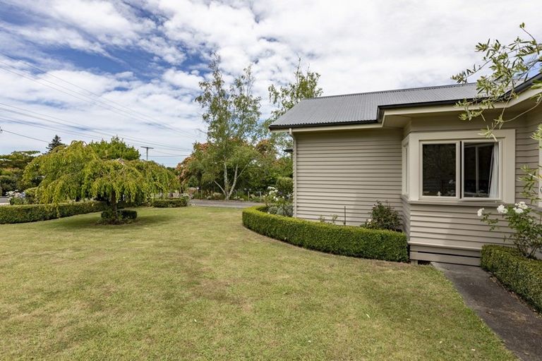 Photo of property in 16 Abbotsford Road, Waipawa, 4210