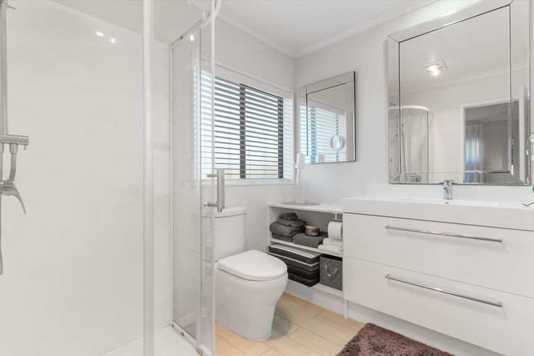 Photo of property in 26 Palmcrest Grove, Highland Park, Auckland, 2010