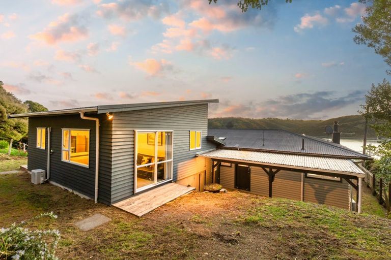 Photo of property in 32 Papakowhai Road, Papakowhai, Porirua, 5024