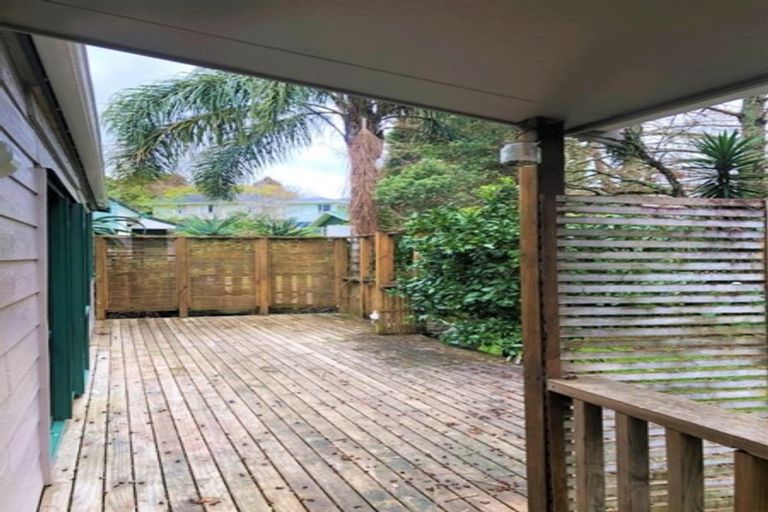 Photo of property in 84 Colwill Road, Massey, Auckland, 0614
