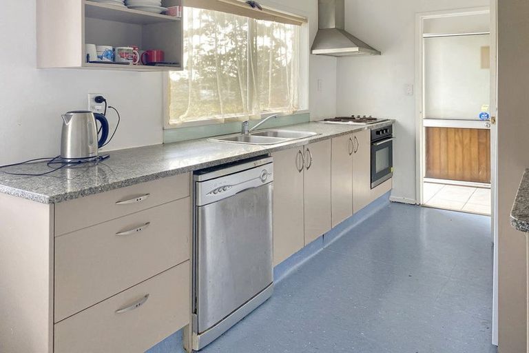 Photo of property in 25 Fitzherbert Avenue, West Harbour, Auckland, 0618