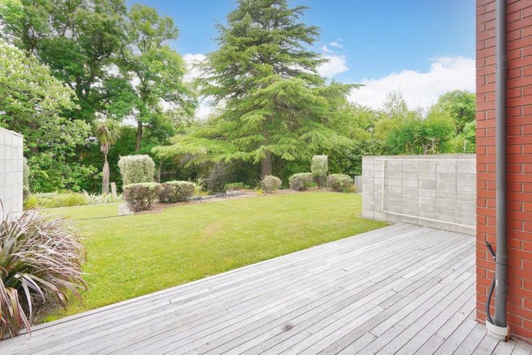 Photo of property in 17b Athol Terrace, Upper Riccarton, Christchurch, 8041