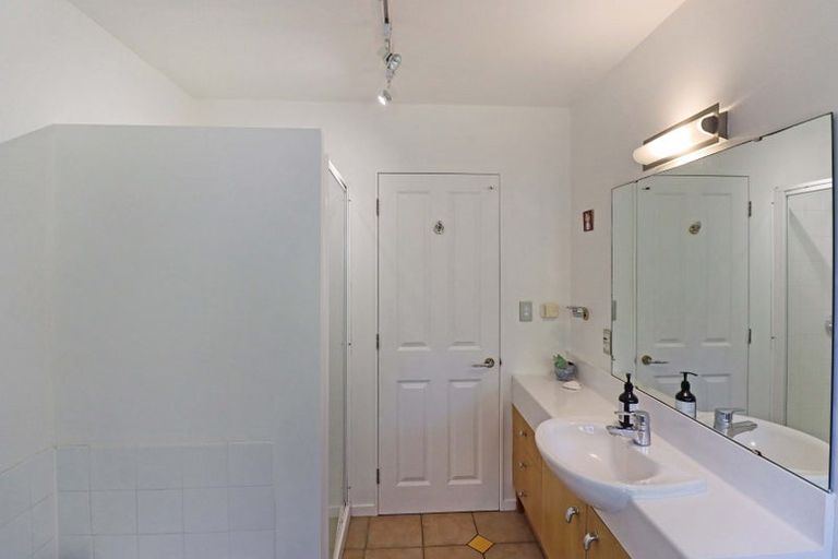 Photo of property in 15a Waru Street, Khandallah, Wellington, 6035