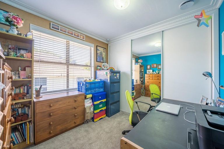 Photo of property in 27 Holyoake Crescent, Avalon, Lower Hutt, 5011