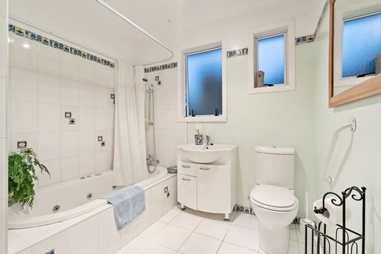 Photo of property in 43 Mack Place, Red Hill, Papakura, 2110