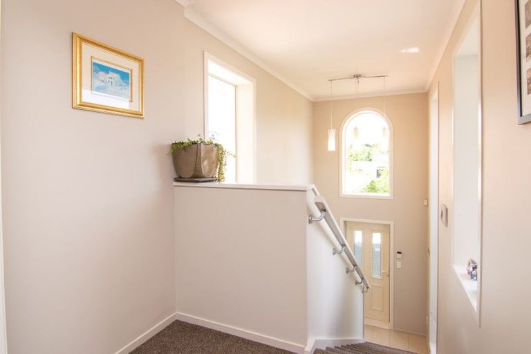 Photo of property in 9 Ruapehu Drive, Fitzherbert, Palmerston North, 4410