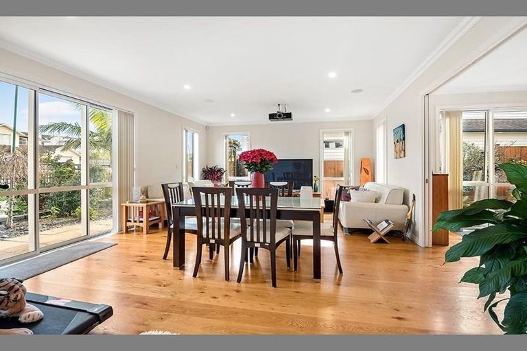 Photo of property in 5 Kilkelly Avenue, Pinehill, Auckland, 0632