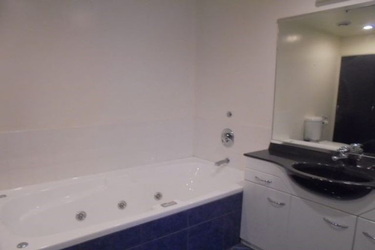 Photo of property in Courtenay Apartments, 703/120 Courtenay Place, Te Aro, Wellington, 6011