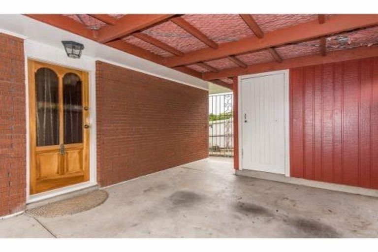 Photo of property in 2/75a West Coast Road, Glen Eden, Auckland, 0602