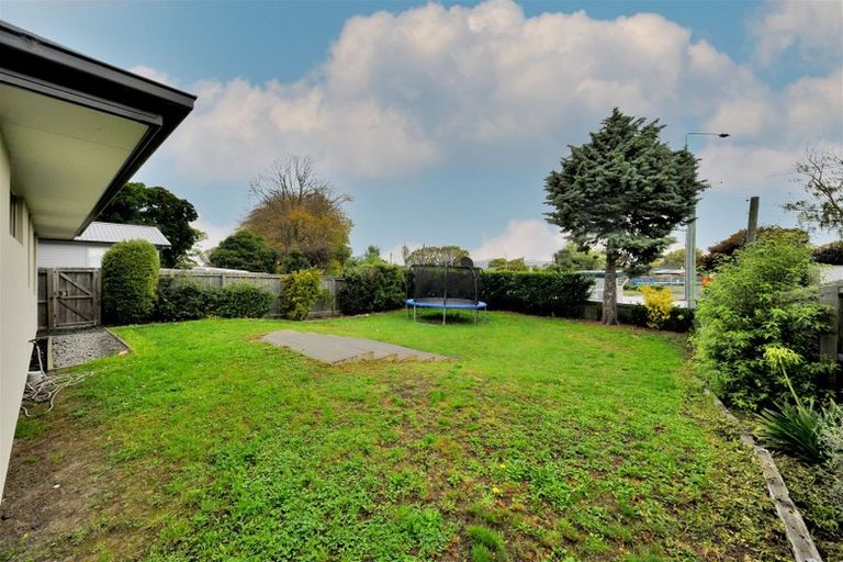 Photo of property in 4 Lake Terrace Road, Burwood, Christchurch, 8061