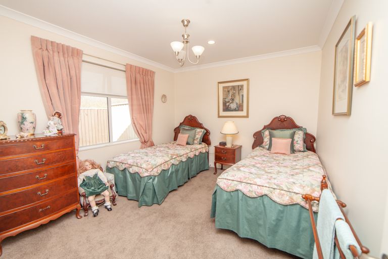 Photo of property in 15 Old Red Barn Road, Halswell, Christchurch, 8025