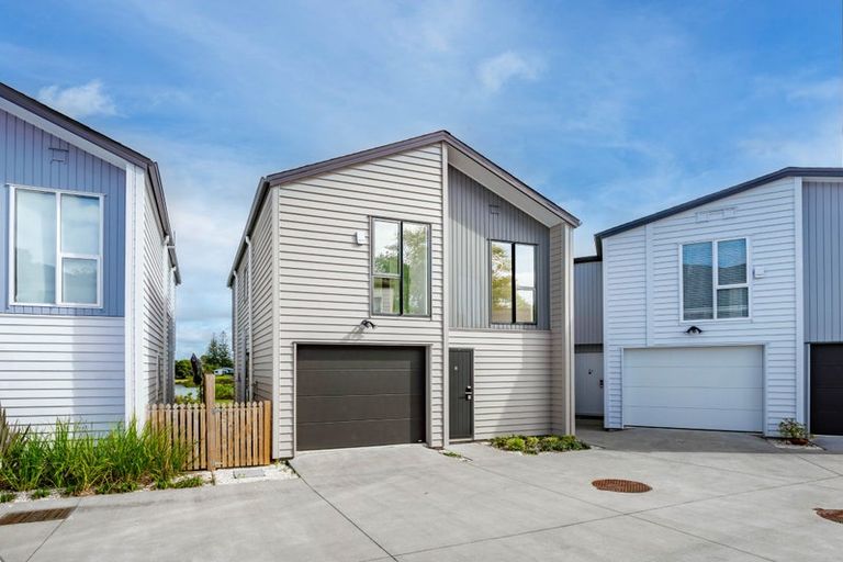 Photo of property in 9 Seaside Place, Pakuranga, Auckland, 2010