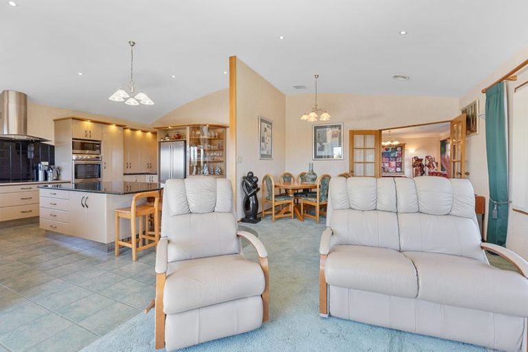Photo of property in 3 Fairfax Terrace, Frankleigh Park, New Plymouth, 4310