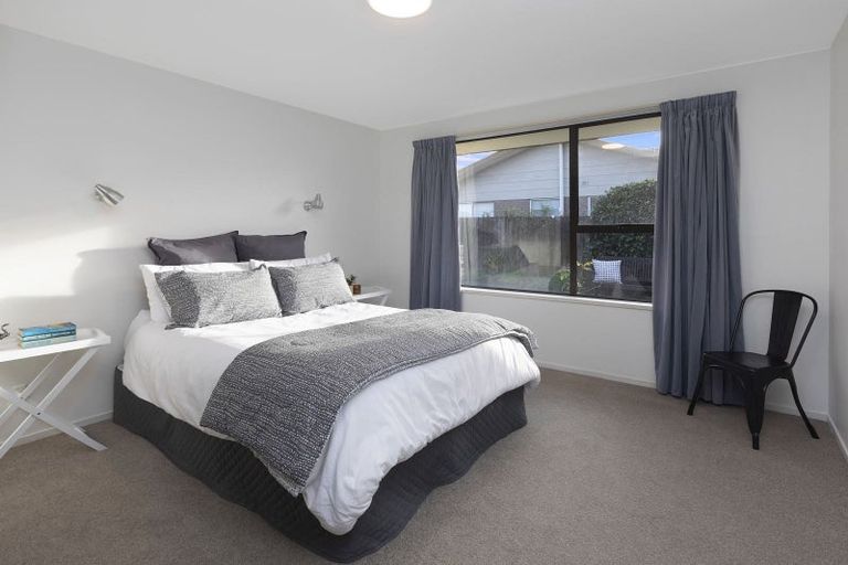 Photo of property in 9 Harkness Place, Avonhead, Christchurch, 8042