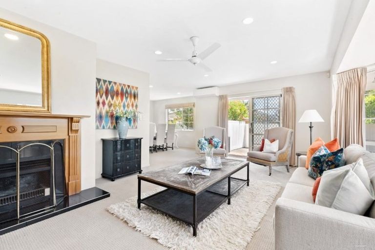 Photo of property in 11 Devon Road, Bucklands Beach, Auckland, 2012