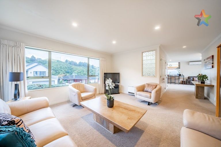 Photo of property in 10 Opurere Grove, Tirohanga, Lower Hutt, 5010