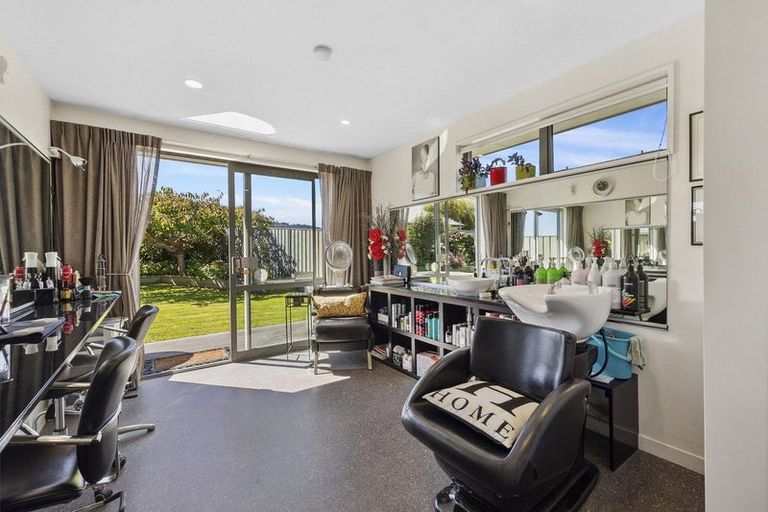 Photo of property in 17 Awa Toru Drive, Fairfield, Dunedin, 9018