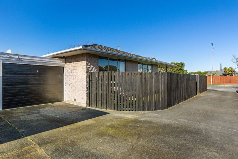 Photo of property in 1/4 Queenspark Drive, Parklands, Christchurch, 8083