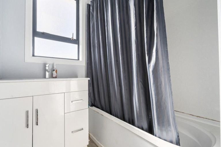 Photo of property in 24 Ngapapa Street, Urenui, 4375