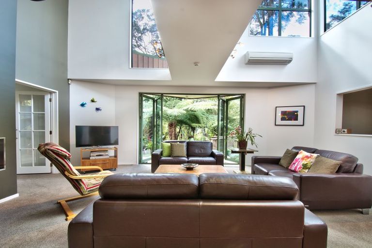 Photo of property in 11a Woodfern Crescent, Titirangi, Auckland, 0604