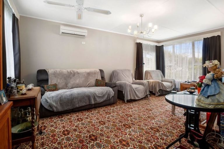 Photo of property in 38 Taylor Terrace, Tawa, Wellington, 5028