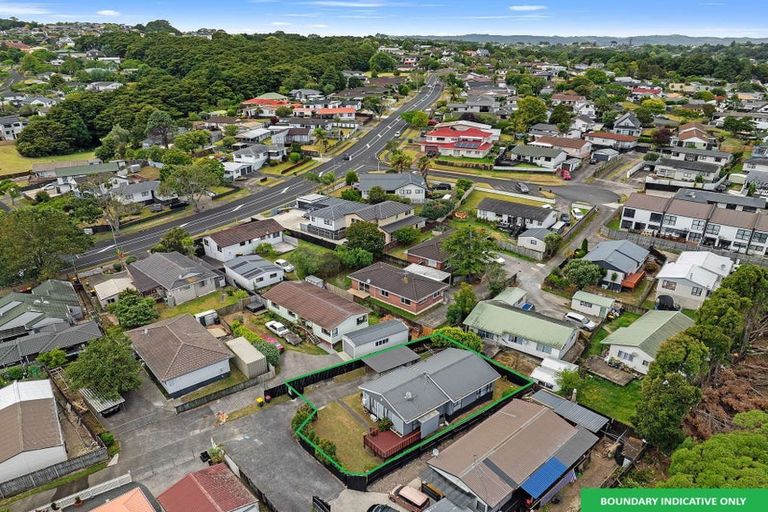 Photo of property in 1/8 Kirklow Place, Goodwood Heights, Auckland, 2105