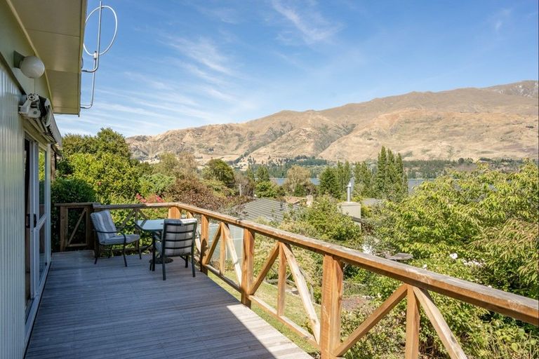 Photo of property in 50 Beacon Point Road, Wanaka, 9305