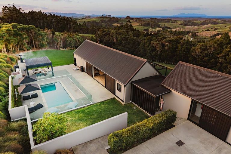 Photo of property in 34 Aroha Road, Te Arai, Wellsford, 0975