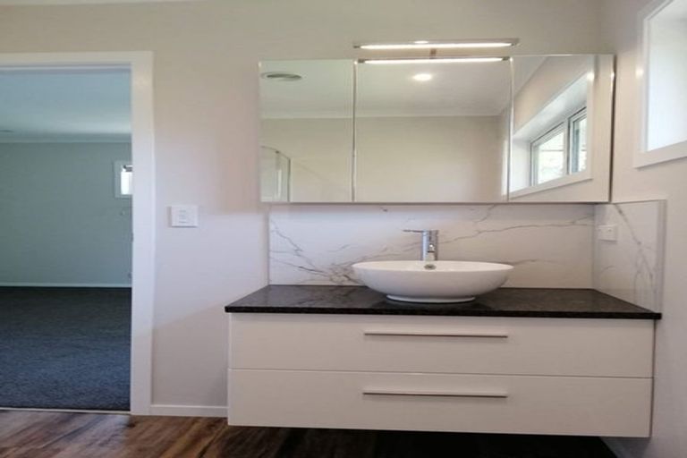 Photo of property in 375 Main Road, Tawa, Wellington, 5028