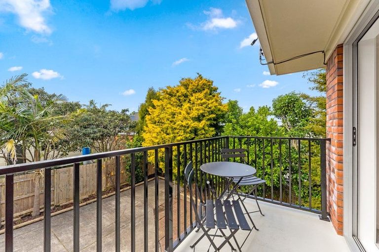 Photo of property in 3/6 Gordon Avenue, Milford, Auckland, 0620