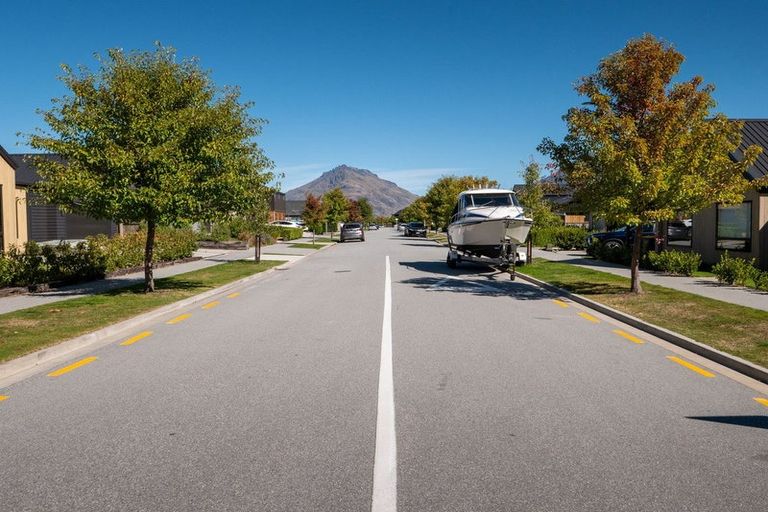 Photo of property in 19 Maize Street, Jacks Point, Queenstown, 9371