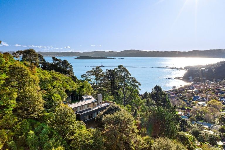 Photo of property in 6a Francis Bell Grove, Lowry Bay, Lower Hutt, 5013