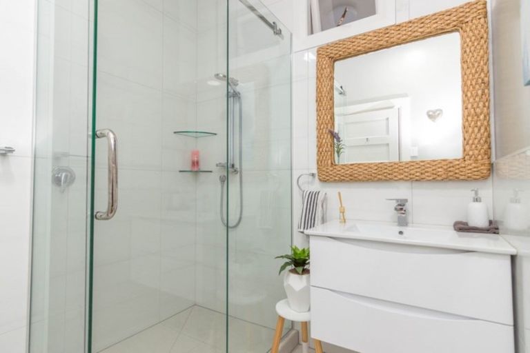 Photo of property in 12 Napier Road, Terrace End, Palmerston North, 4410