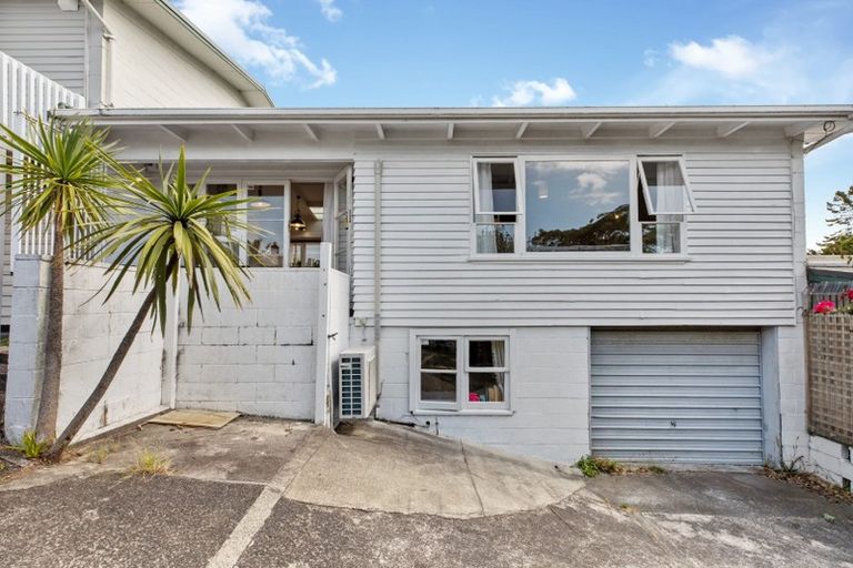 Photo of property in 2/199 Titirangi Road, Titirangi, Auckland, 0604