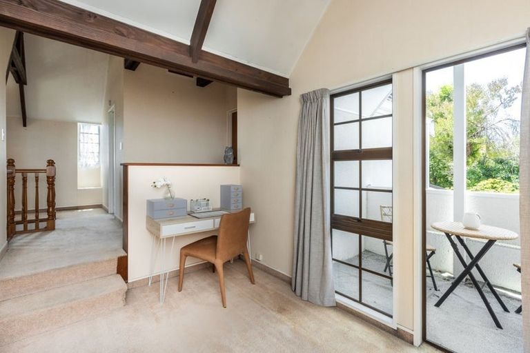 Photo of property in 2/22 Middle Road, Havelock North, 4130