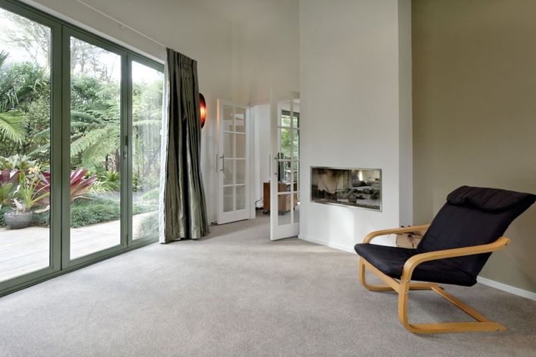 Photo of property in 11a Woodfern Crescent, Titirangi, Auckland, 0604