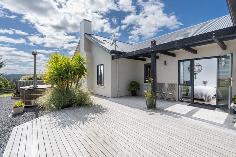 Photo of property in 138 Mckendry Road, Woodside, Outram, 9074