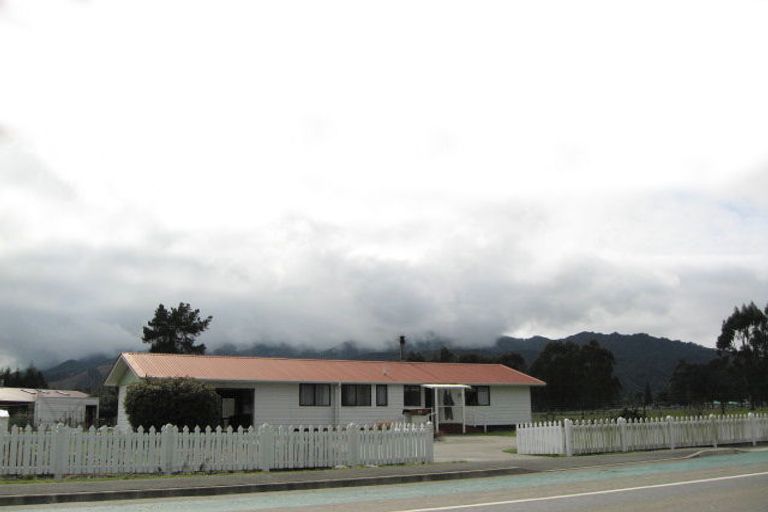 Photo of property in 119 Waller Street, Murchison, 7007