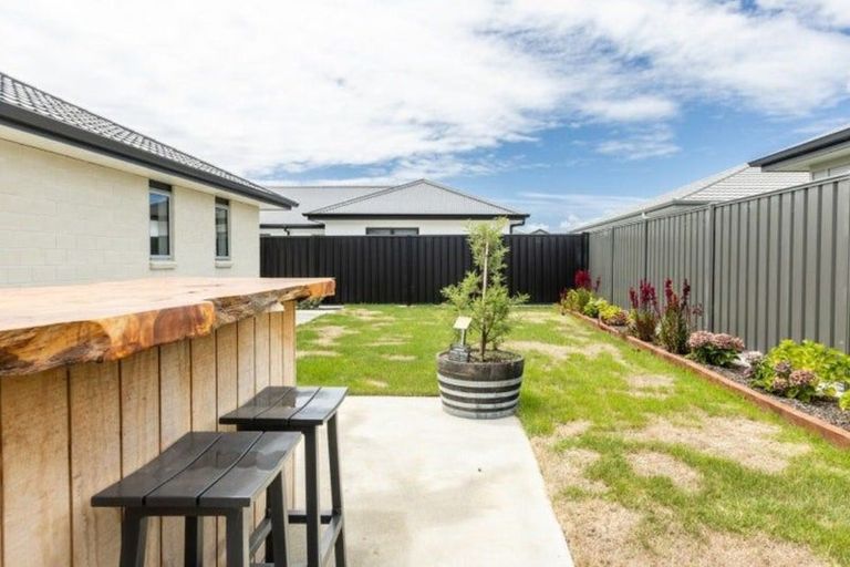 Photo of property in 14 Rangataiki Place, Te Awa, Napier, 4110