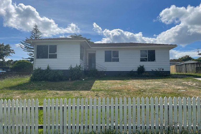 Photo of property in 368 Roscommon Road, Clendon Park, Auckland, 2103