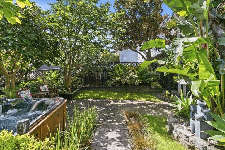 Photo of property in 2/130 Sandspit Road, Shelly Park, Auckland, 2014