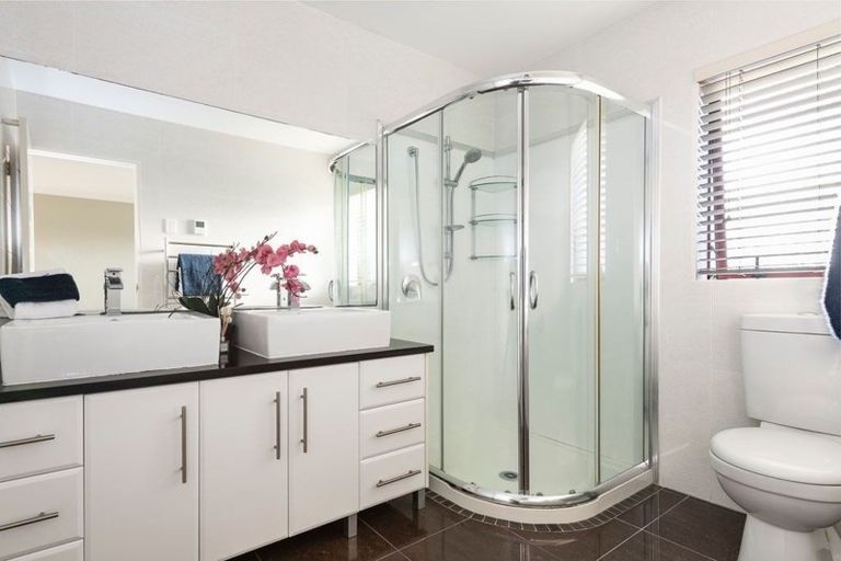 Photo of property in 13 Heidi Crescent, Flat Bush, Auckland, 2016