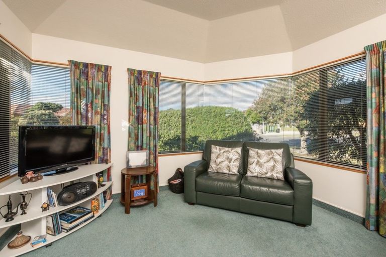 Photo of property in 2 Taranui Way, Paraparaumu Beach, Paraparaumu, 5032