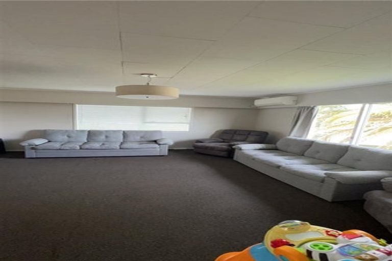 Photo of property in 4 Pahi Place, West Harbour, Auckland, 0618