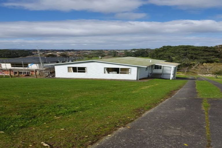 Photo of property in 16 Babich Road, Henderson Valley, Auckland, 0614