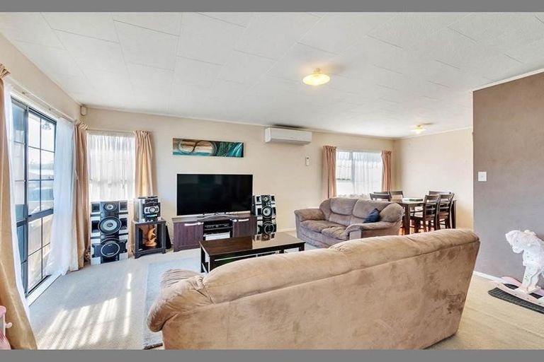 Photo of property in 5 Zurich Place, Weymouth, Auckland, 2103