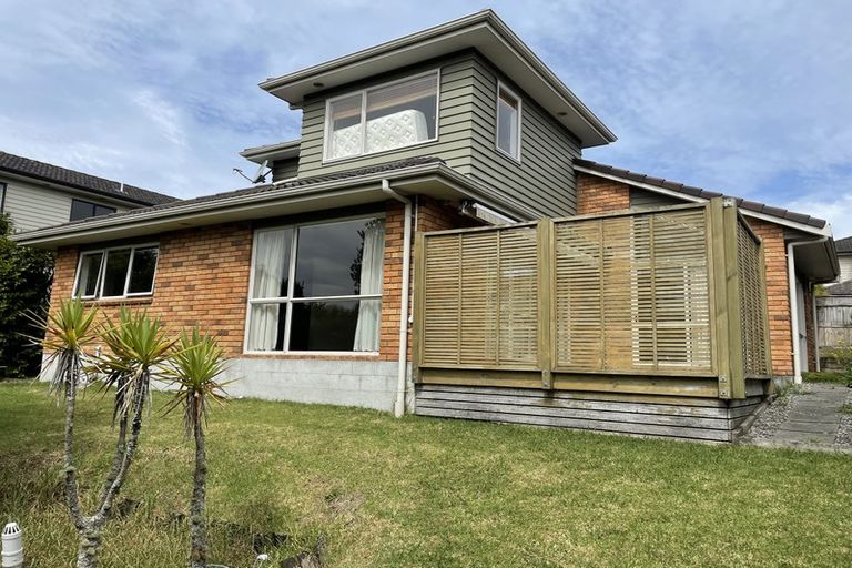 Photo of property in 4 Ravine Lane, Oteha, Auckland, 0632